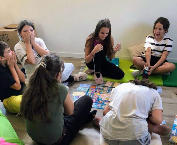 IMG-20231114-WA0015 Une séance de travail en collège Montessori